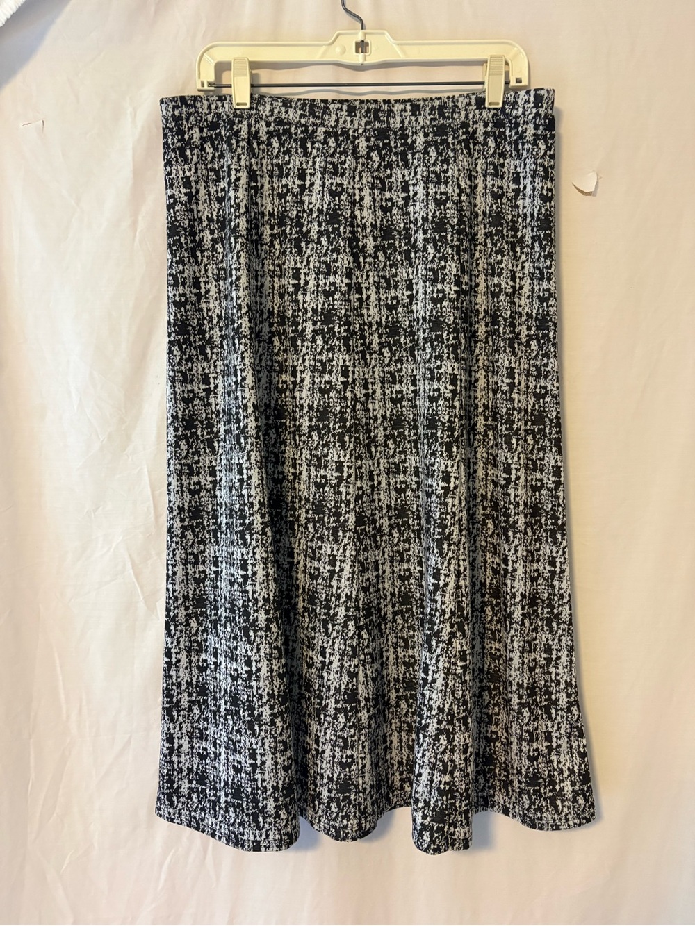 Avenue Black and White Textured Midi Skirt